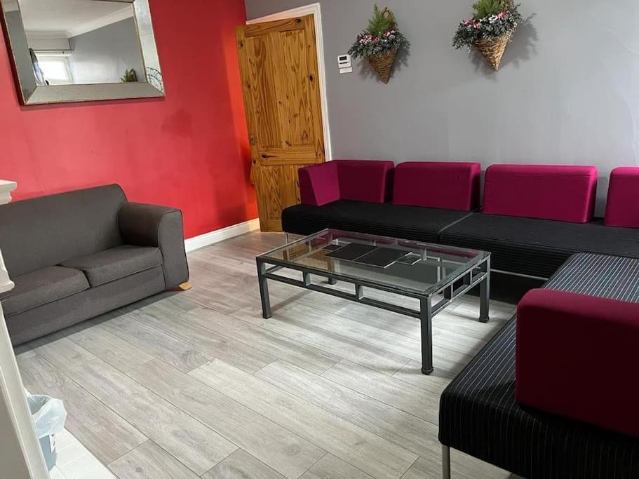 Ovington Grove 2 Fully Equipped Kitchen Free Parking 3 Bedrooms Netflix نيوكاسل أبون تاين المظهر الخارجي الصورة