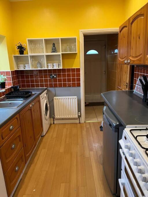 Ovington Grove 2 Fully Equipped Kitchen Free Parking 3 Bedrooms Netflix نيوكاسل أبون تاين المظهر الخارجي الصورة