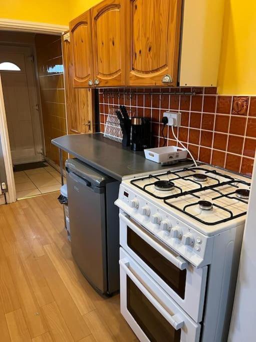 Ovington Grove 2 Fully Equipped Kitchen Free Parking 3 Bedrooms Netflix نيوكاسل أبون تاين المظهر الخارجي الصورة