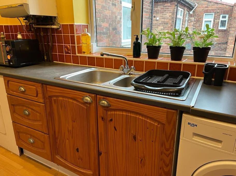 Ovington Grove 2 Fully Equipped Kitchen Free Parking 3 Bedrooms Netflix نيوكاسل أبون تاين المظهر الخارجي الصورة