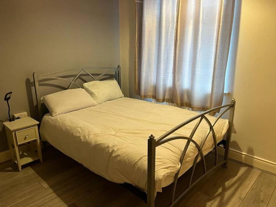 Ovington Grove 2 Fully Equipped Kitchen Free Parking 3 Bedrooms Netflix نيوكاسل أبون تاين المظهر الخارجي الصورة