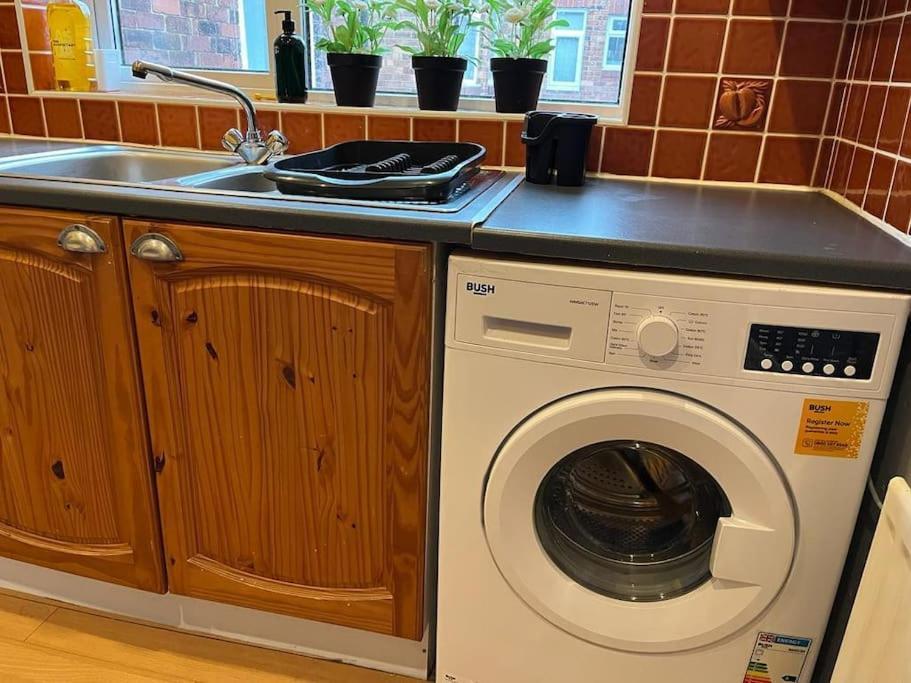 Ovington Grove 2 Fully Equipped Kitchen Free Parking 3 Bedrooms Netflix نيوكاسل أبون تاين المظهر الخارجي الصورة
