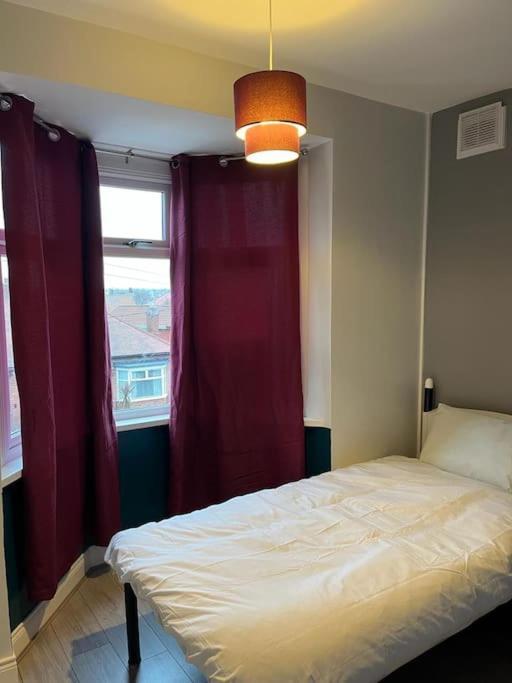 Ovington Grove 2 Fully Equipped Kitchen Free Parking 3 Bedrooms Netflix نيوكاسل أبون تاين المظهر الخارجي الصورة