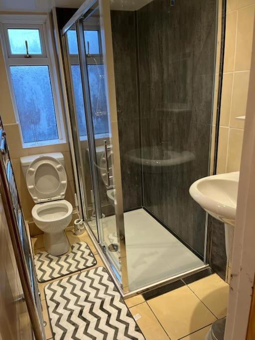 Ovington Grove 2 Fully Equipped Kitchen Free Parking 3 Bedrooms Netflix نيوكاسل أبون تاين المظهر الخارجي الصورة